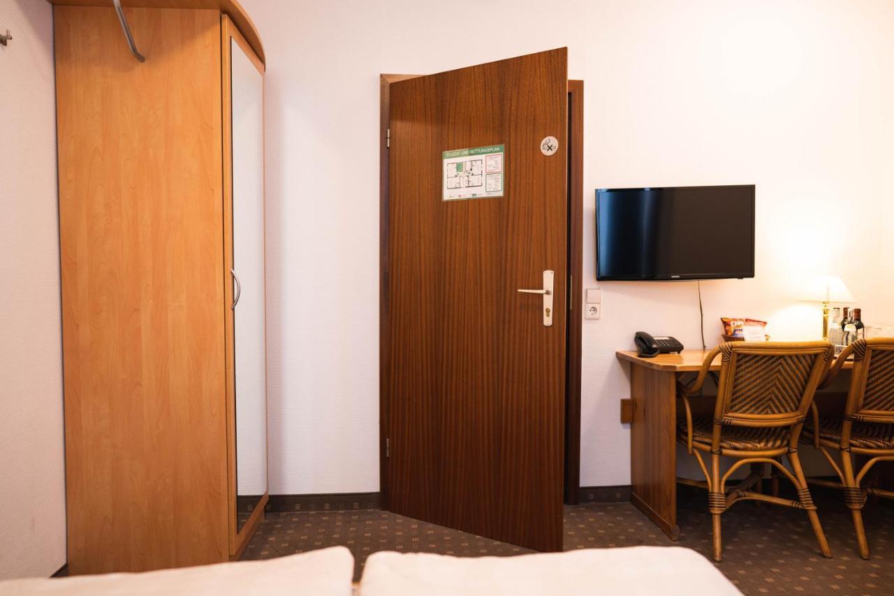 Pension Am Heusteig Stuttgart Exterior photo