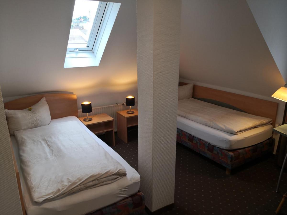 Pension Am Heusteig Stuttgart Exterior photo